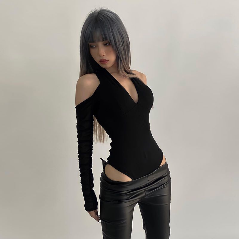 Street Fashion Photography - Dames sexy holle bodysuit met lange